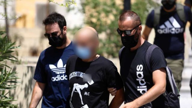 Ηλιούπολη – Nέες αποκαλύψεις: Απολογούνται ο αστυνομικός και ο πατέρας της 19χρονης – Εμπλοκή ακόμη τριών ατόμων
