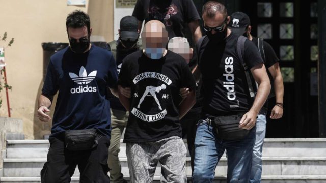 Ηλιούπολη: Σοκαριστική κατάθεση της κοπέλας που έσωσε την 19χρονη – «Την πήρα αγκαλιά για να ηρεμήσει»