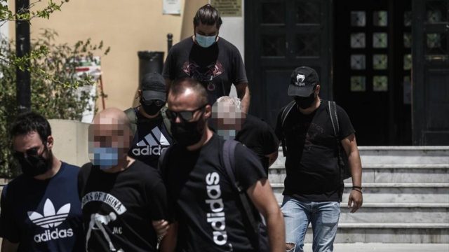 Ηλιούπολη: Ανεκδιήγητος ο πατέρας της 19χρονης – Τα έριξε όλη στη μητέρα της