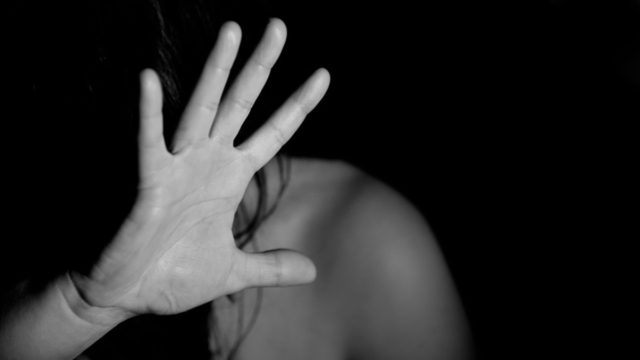 Εφιάλτης στην Ηλιούπολη: Την κακοποιούσε ο πατέρας της από τα 11 και μετά την εξέδιδε αστυνομικός!