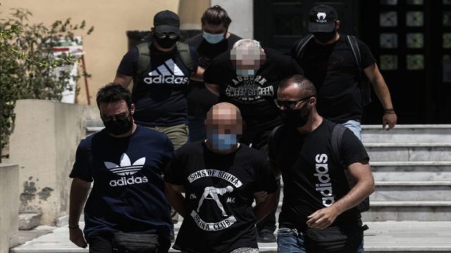 Ηλιούπολη: Η 9χρονη κόρη του αστυνομικού συγκατοικούσε με τη 19χρονη – Σοκαριστική καταγγελία από τη μητέρα της και η ροζ αγγελία της «Ιωάννας»