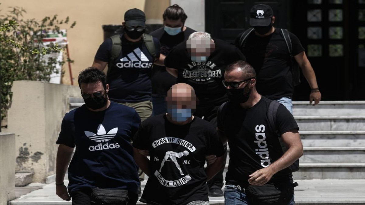 Ηλιούπολη: Η 9χρονη κόρη του αστυνομικού συγκατοικούσε με τη 19χρονη – Σοκαριστική καταγγελία από τη μητέρα της και η ροζ αγγελία της «Ιωάννας»