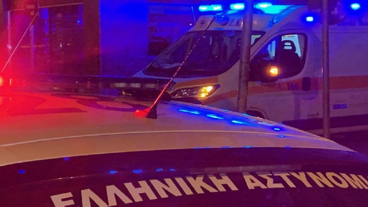 Φρίκη στην Καλλιθέα: Άνδρας βρέθηκε καρφωμένος σε κάγκελα έξω από πολυκατοικία (photo)