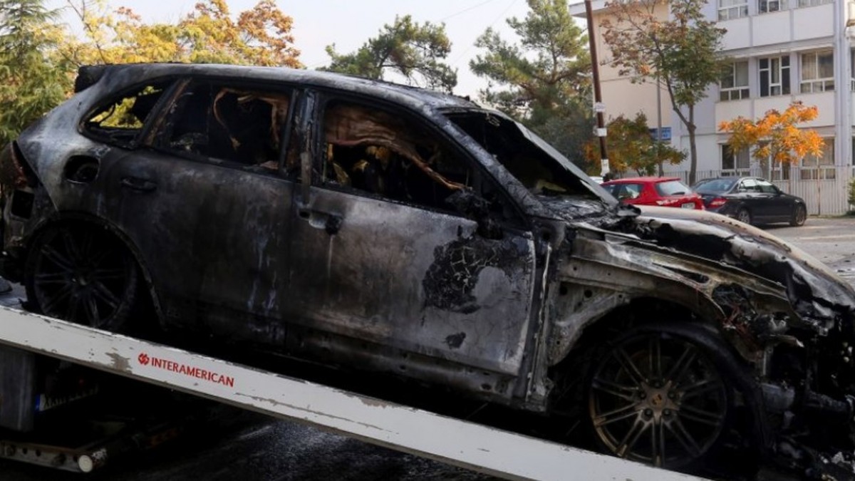 Σοκ στη Θεσσαλονίκη: Εντοπίστηκε σορός ατόμου σε καμένο Ι.Χ.