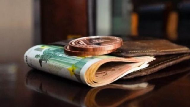 Κατώτατος Μισθός: Πότε αναμένεται να αυξηθεί – Όλες οι προτάσεις