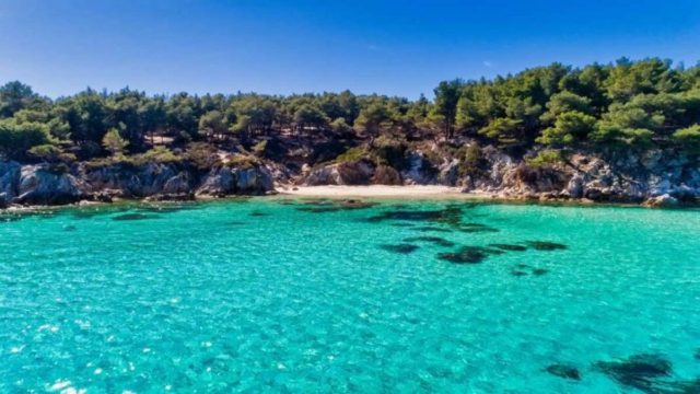 Καβουρότρυπες: Ένας επίγειος παράδεισος “κρυμμένος” στην Χαλκιδική (Video)