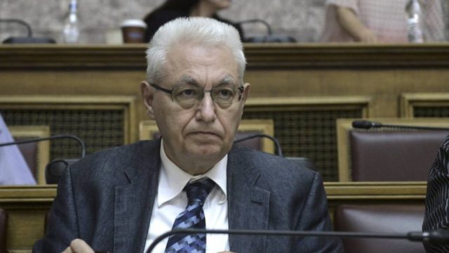 Σοκ για τον Γιάννη Καζάζη: Απαγχονισμένος βρέθηκε ο καθηγητής!