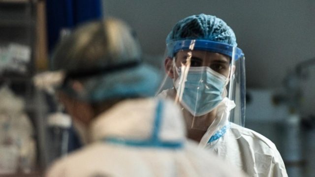 Κορωνοϊός: Συνεχίζει να «πολιορκεί» Αττική και Κρήτη η πανδημία – «Καλπάζει» η μετάλλαξη «Δέλτα»