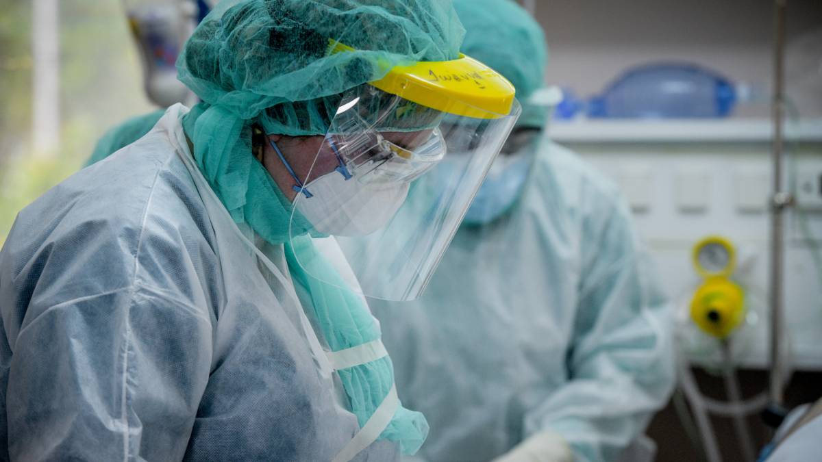 Κορωνοϊός: «Παγωμάρα» ξανά με πάνω από 1.800 κρούσματα – Η νέα μετάλλαξη που απειλεί την Ελλάδα