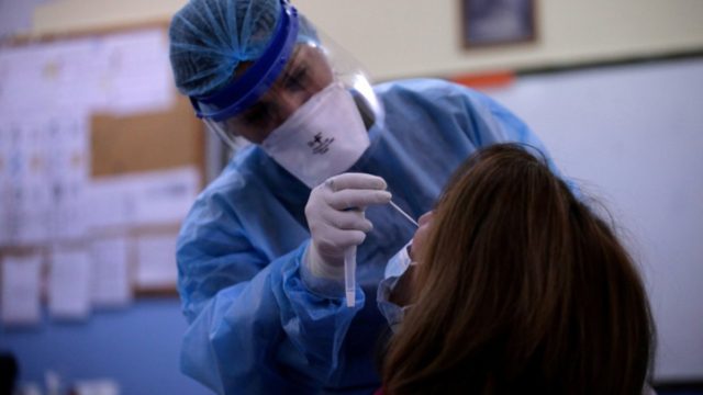 Εφιάλτης στην χώρα: Καθημερινή αύξηση 38% στα κρούσματα κορωνοϊού!