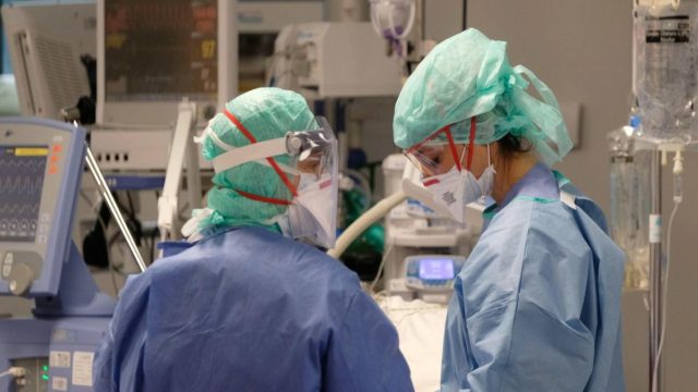 Κορωνοϊός: Στη ΜΕΘ του Παπανικολάου άνδρας που είχε εμβολιαστεί και με τις δύο δόσεις του εμβολίου της Pfizer