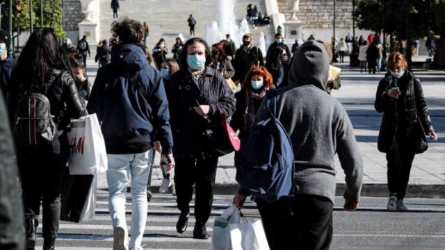 Αναστάτωση στα εργασιακά: «Κόβουν» το μισθό σε όσους αρνούνται να εμβολιαστούν!