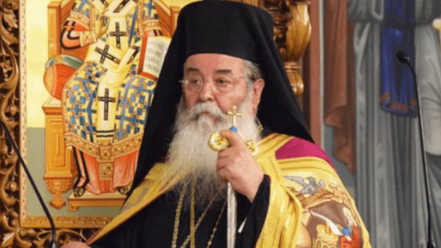 Παράνοια: Ζήτησαν από Μητροπολίτη να παραιτηθεί… επειδή πιστεύει στα εμβόλια!