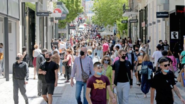 Ανεμβολίαστοι: Απαγόρευση εισόδου σε μαγαζιά –  Πώς αντιδρούν καταναλωτές και καταστηματάρχες