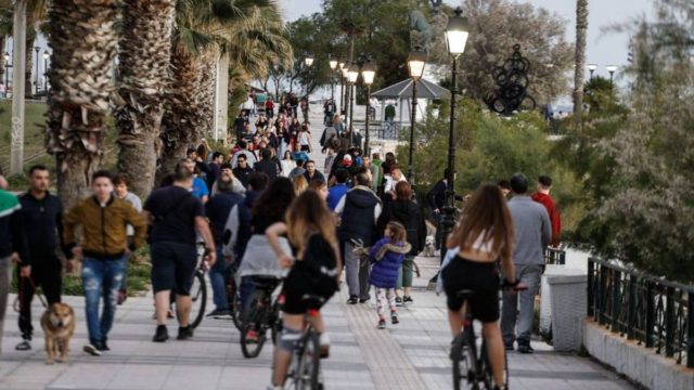 Νέο lockdown προσεχώς; Αν δεν “περιοριστούν” οι ελευθερίες θα έχουμε διπλάσια κρούσματα μέρα με την ημέρα – Αντιδρά η κυβέρνηση