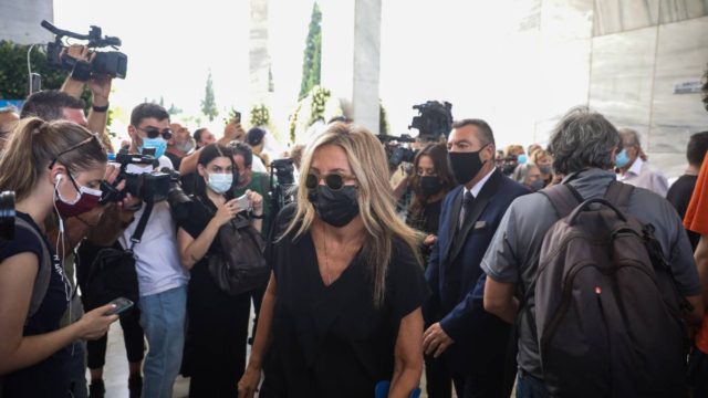 Τόλης Βοσκόπουλος: Στην κηδεία του με πατερίτσα η Μαρέβα Μητσοτάκη