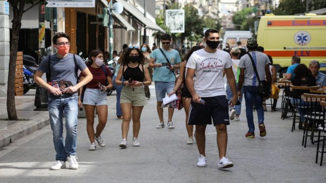 Πιθανή η επιστροφή της μάσκας… «όχι μόνο για φέτος το χειμώνα!» – Τι αλλάζει στις 5 Ιουλίου
