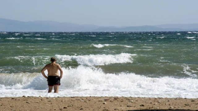 Καιρός σήμερα: Έρχονται μελτέμια και ζέστη – Καύσωνας διαρκείας από Τετάρτη