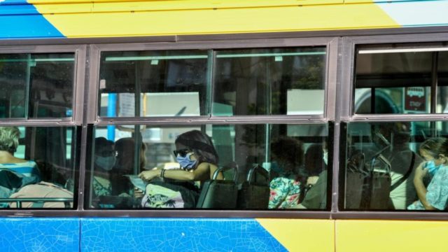 ΜΜΜ: Έκπτωση για τους εμβολιασμένους επιβάτες –  Τα 2 νέα μέτρα που θα κάνουν τους ανεμβολίαστους να «τσιμπηθούν»