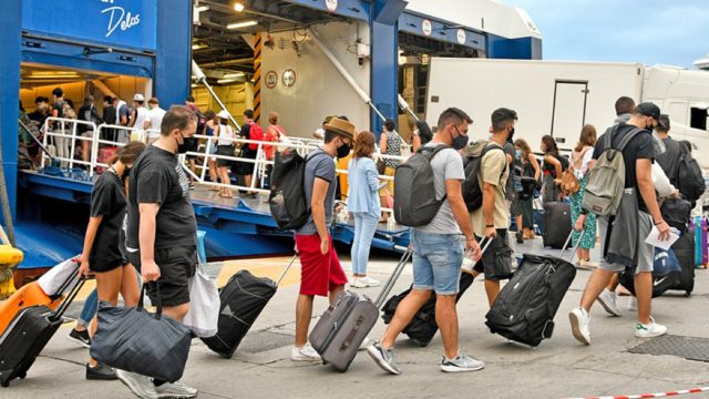 Μετακινήσεις στα νησιά: Αλλάζουν όλα από τη Δευτέρα 5/7 – Πότε απαιτείται τεστ και ποια είναι η διαδικασία επιβίβασης