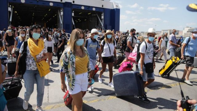 ΒΟΜΒΑ: Απαραίτητο το τεστ και για τους ΠΛΗΡΩΣ εμβολιασμένους! Η εξαίρεση στον κανόνα –  Τι ισχύει για όσους έχουν κάνει ΜΟΝΟ την πρώτη δόση