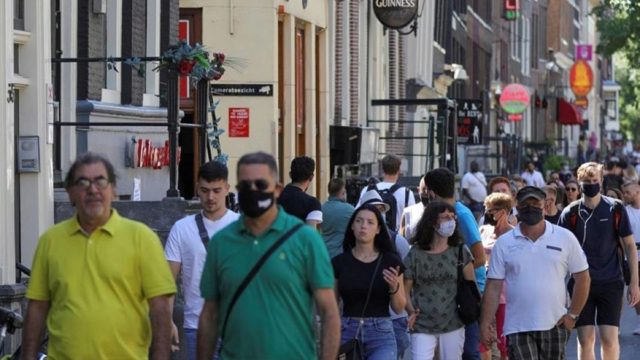 Τρομάζει η διασπορά της μετάλλαξης Δέλτα: «Πατάνε γκάζι» οι εμβολιασμοί – Ανεβαίνει το επίπεδο συναγερμού για την οικονομία