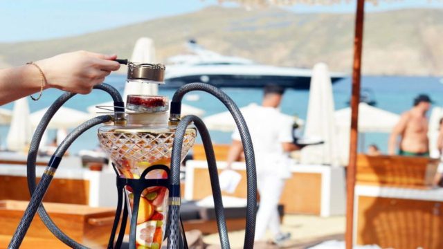 «Εάν τολμάτε ελάτε να μας κλείσετε τα μαγαζιά»: Εξέγερση από τα μαγαζιά της Μυκόνου στη κυβέρνηση!