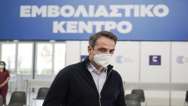 Η κυβέρνηση ζητά τη βοήθεια των… influencers για να πειστούν οι πολίτες να εμβολιαστούν