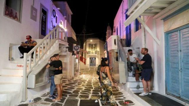 Γεμάτα ξενοδοχεία καραντίνας – Στο τραπέζι επίταξη δωματίων και καμπίνες «Covid»
