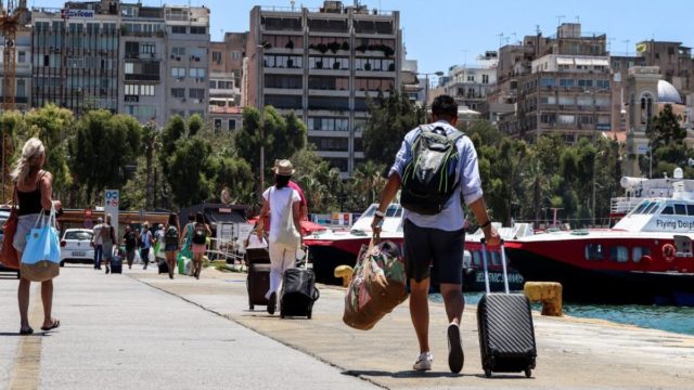Αλλαγές σε εργασία, ψυχαγωγία, μετακινήσεις – Όλα τα νέα μέτρα που ισχύουν από σήμερα