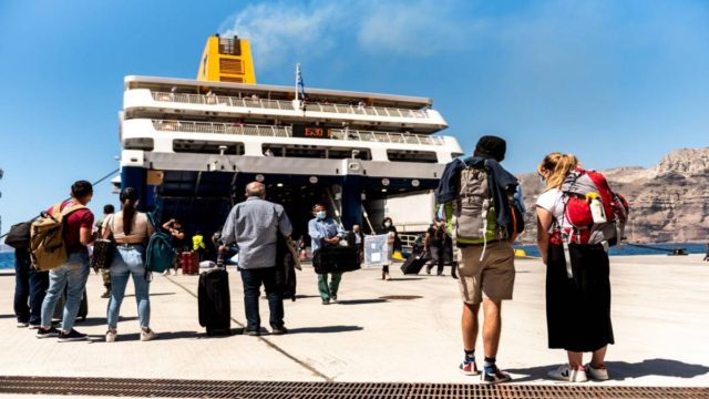Κορωνοϊός – Νέα μέτρα από Δευτέρα: Φόβοι για 400-500 νοσηλείες και 18.000 κρούσματα! Τι ανατροπές φέρνει η μετάλλαξη Δέλτα;