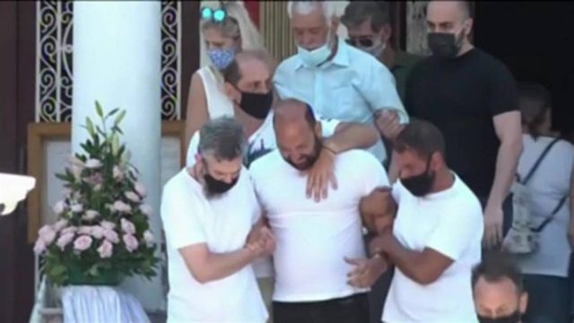 Τροχαίο στην Νίκαια: Θλίψη και οδύνη στην κηδεία της μικρής Παναγιώτας