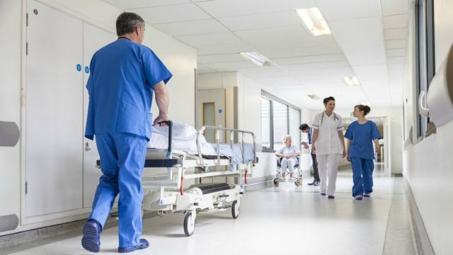 Eργαζόμενος νοσοκομείου παραιτήθηκε αρνούμενος τον εμβολιασμό!