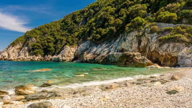5+1: Υπέροχες παραλίες στο Πήλιο με κρυστάλλινα νερά