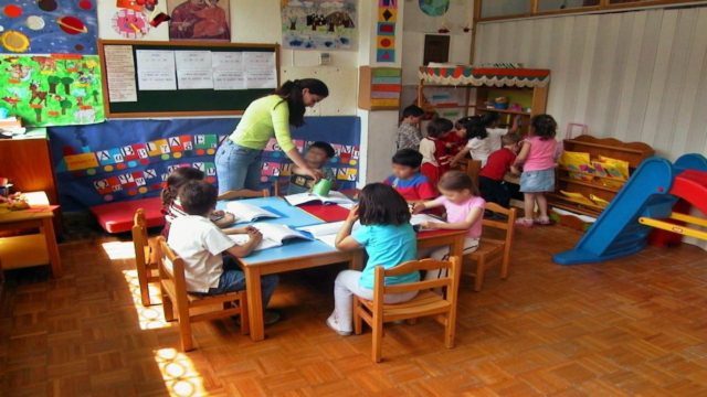 ΟΑΕΔ: Μέχρι αύριο οι αιτήσεις για εγγραφές και επανεγγραφές στους Βρεφονηπιακούς Σταθμούς