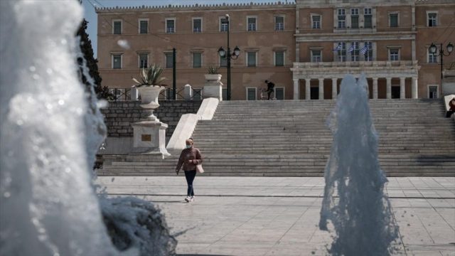 «Βόμβα» για νέο lockdown – Κυβερνητικό καμπανάκι κινδύνου για την πανδημία