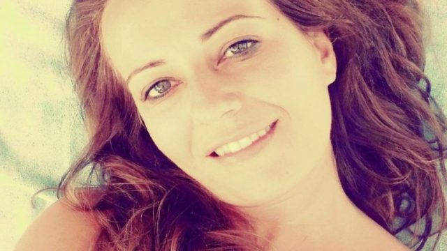 Νεκρή από κορωνοϊό η ανιψιά πρώην αντιπροέδρου της Βουλής, Αλέκα Σιώζου – Άφησε πίσω της ένα κοριτσάκι 5 ετών