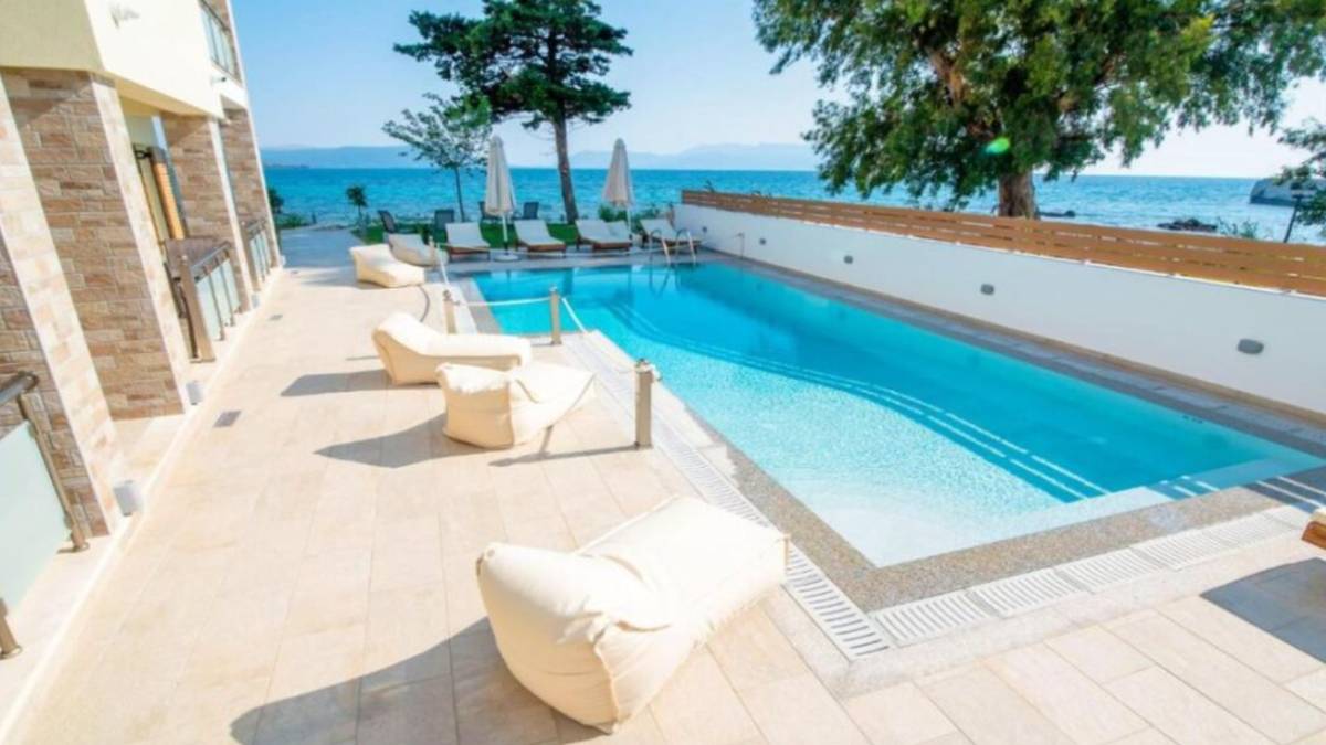 Πρέβεζα: Το παραδεισένιο value for money ξενοδοχείο μπροστά στην παραλία, με υπέροχη θέα και άριστη βαθμολογία – Από τον Τάσο Δούση