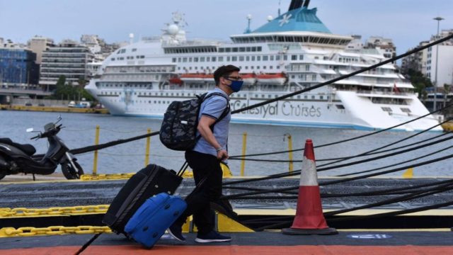 Νέα μέτρα για τα ταξίδια: Πώς γίνονται από σήμερα οι έλεγχοι στα πλοία