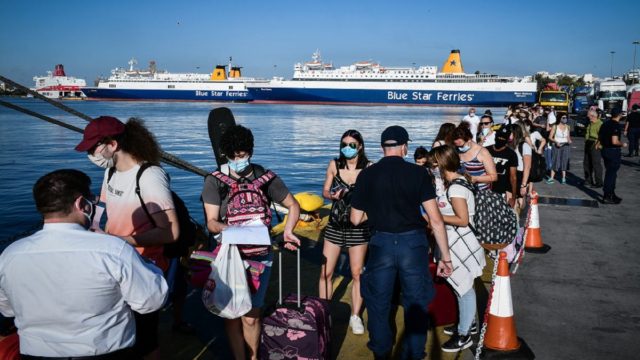 Πλακιωτάκης: Μπλόκο σε 2.500 ταξιδιώτες το τριήμερο λόγω… ελέγχων