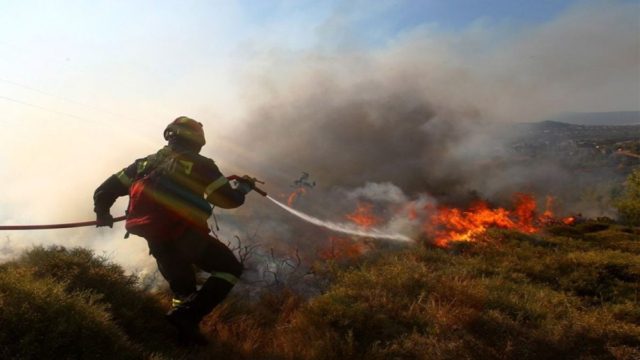 Πολύ υψηλός ο κίνδυνος πυρκαγιάς – Ποιες περιοχές βρίσκονται σε επιφυλακή – Στους 44 βαθμούς η θερμοκρασία