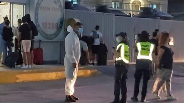 Κικίλιας: Τα επιβεβαιωμένα κρούσματα από την Ίο είναι 14 – Μέσος όρος ηλικίας τα 17 έτη