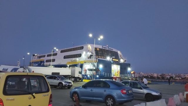 Ραφήνα: Συναγερμός στο λιμάνι – Δεκάδες ύποπτα κρούσματα σε πλοίο από την Ιο