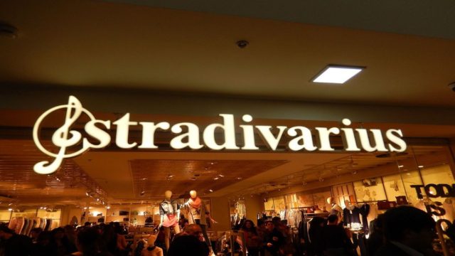 2+1 οικονομικές σαλοπέτες από τα Stradivarius για όλες τις μέρες του καλοκαιριού