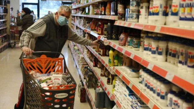 Έρχεται «κραχ» στα νοικοκυριά: Αυξήσεις «φωτιά» σε βενζίνη και σούπερ μάρκετ