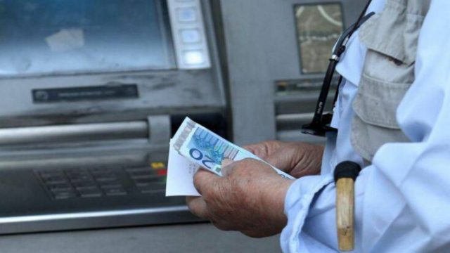 Ανατροπή με τις συντάξεις: Παίρνουν πίσω μέρος από τα αναδρομικά – Ποιες εκκρεμείς θα ζητηθούν