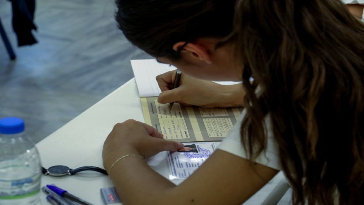 Πανελλαδικές Εξετάσεις 2021: Τα θέματα στο Ελεύθερο Σχέδιο – Πότε θα βγουν οι βαθμοί – Με SMS στο κινητό τους θα ενημερωθούν οι υποψήφιοι