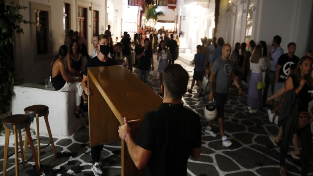 Προειδοποίηση Θωμαΐδη: Αυξημένος ο κίνδυνος «αναζοπύρωσης» της πανδημίας – Απέχουμε αρκετά από το τείχος ανοσίας – Υγειονομική βόμβα τα κέντρα διασκέδασης