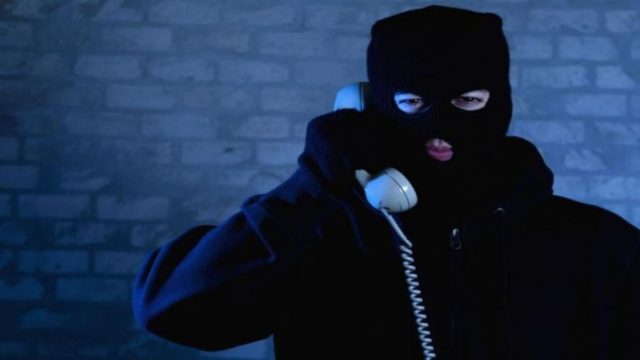 Προσοχή! Νέα τηλεφωνική απάτη: «Η κόρη σας σκότωσε ένα κοριτσάκι – Δε θέλει να πάει φυλακή»