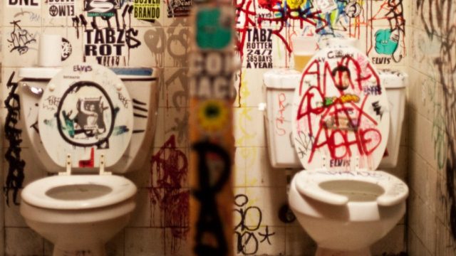 Οι διαφορές ενός άνδρα και μίας γυναίκας όταν πάνε στην τουαλέτα